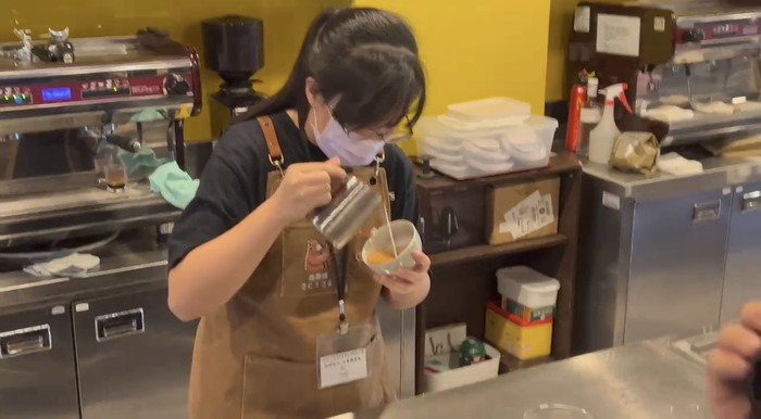【榮譽獲獎】餐飲系學生參加「2026年金樽盃國際雞尾酒調酒大賽：咖啡拉花（高中職組＆大專職業組）競賽」，獲得4金圖片