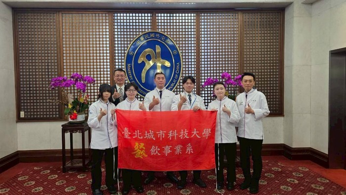 【榮譽獲獎】餐飲系學生參加「2026馬來西亞SPCC環球廚藝挑戰賽」，獲得4金圖片