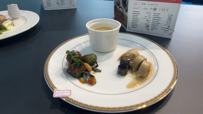 【榮譽獲獎】餐飲事業系學生參加「2025 FHC中國國際烹飪藝術比賽 」，1銀1銅圖片