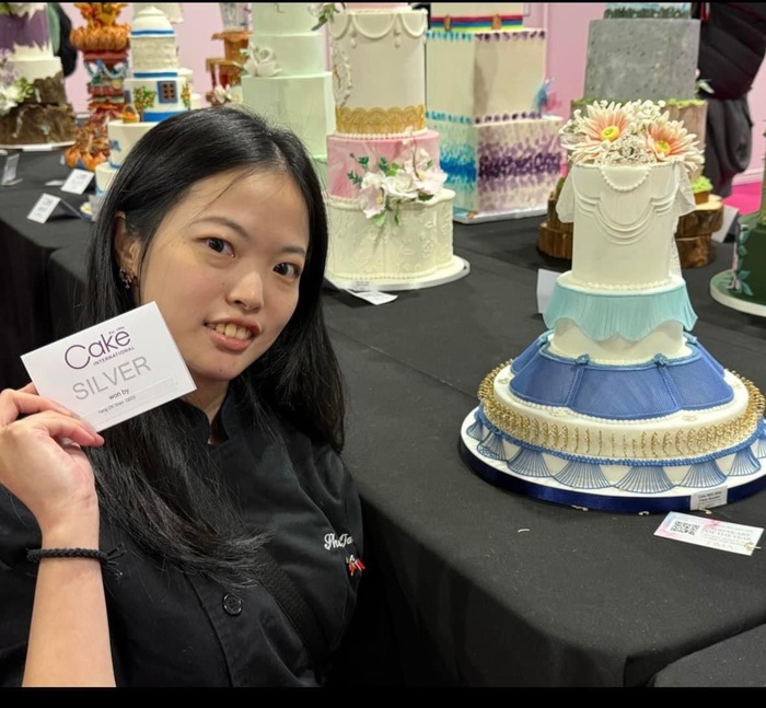 【榮譽獲獎】烘焙學程學生參加「2024英國國際蛋糕競賽/Cake international competition」，榮獲2銀1銅。